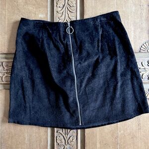 Elegant Black Mini Skirt with Zipper Accent